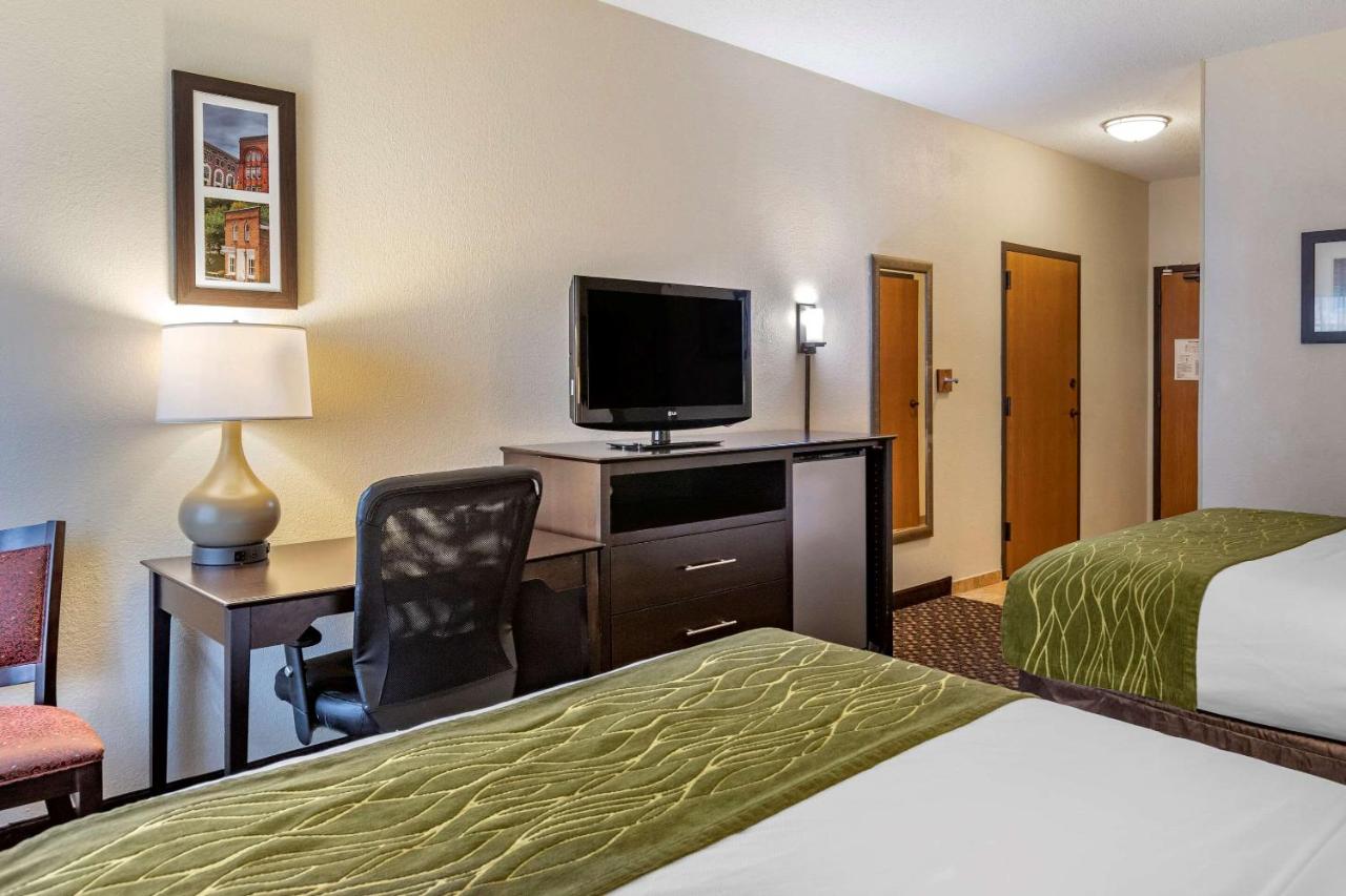 Queen Room with Two Queen Beds and Tub - Accessible/Non-Smoking at Comfort Inn Wings Stadium