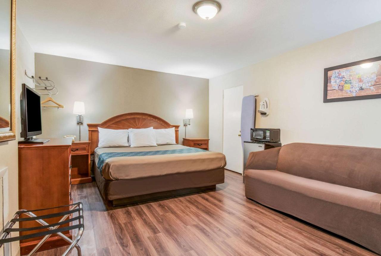  | Econo Lodge Mechanicsburg