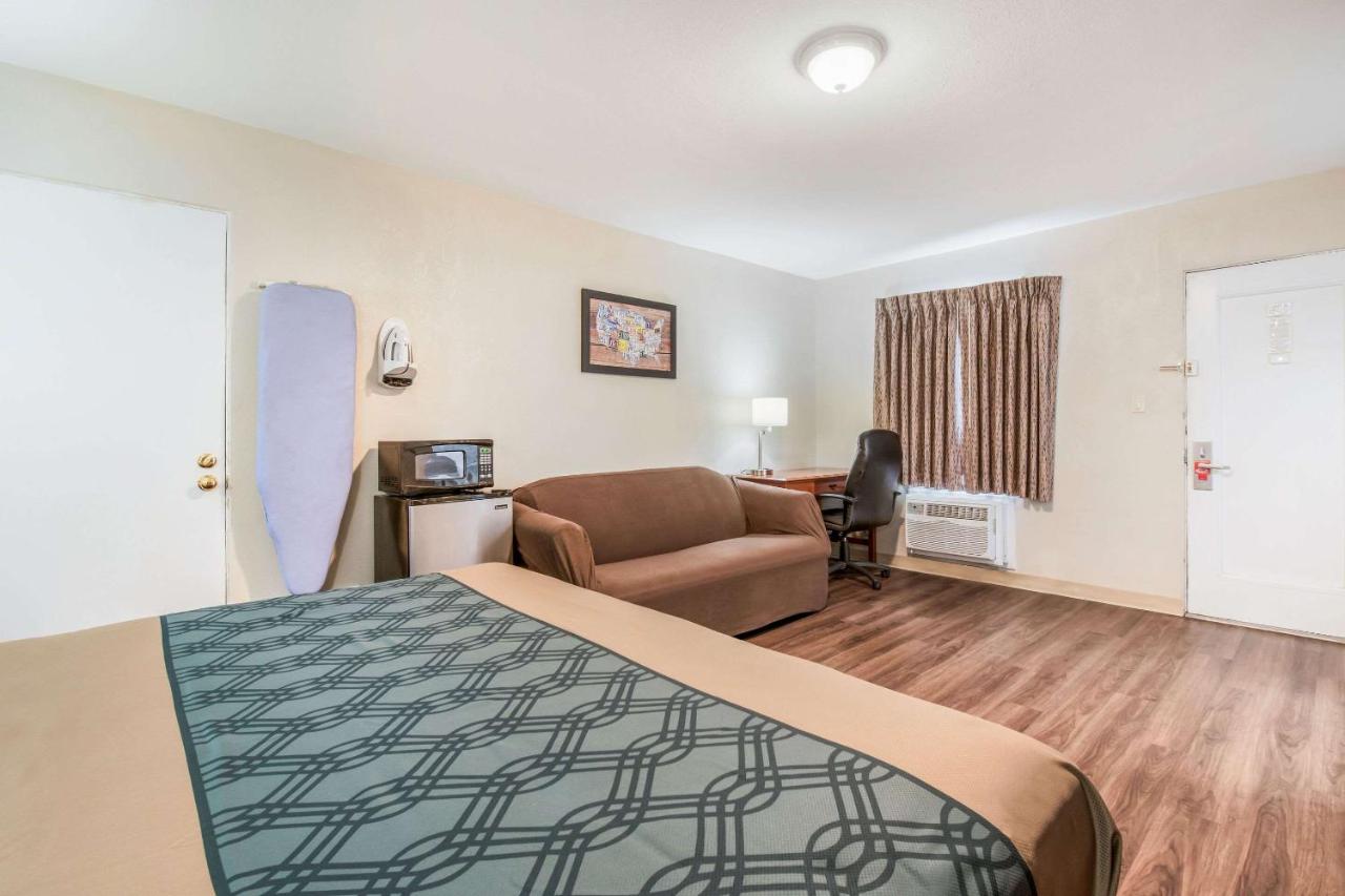  | Econo Lodge Mechanicsburg