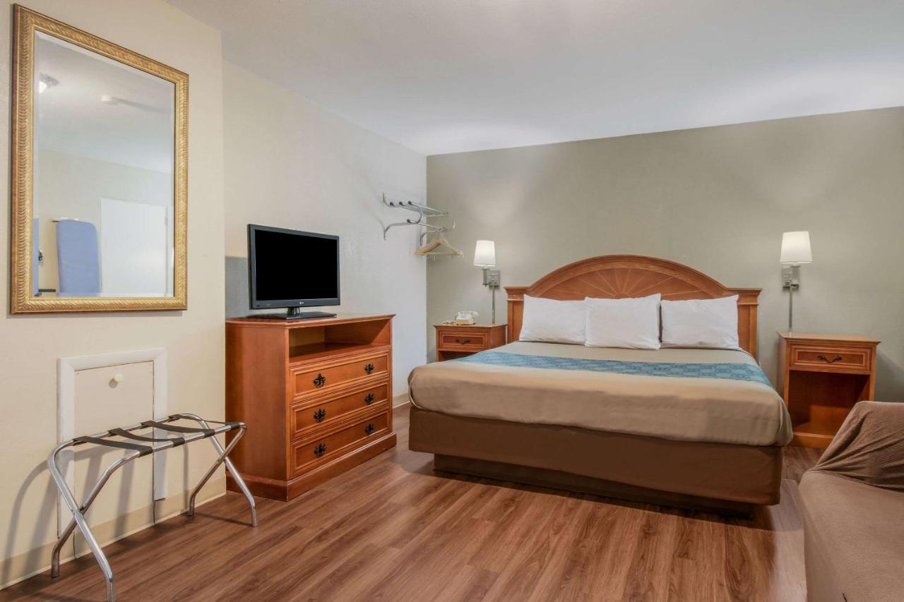  | Econo Lodge Mechanicsburg