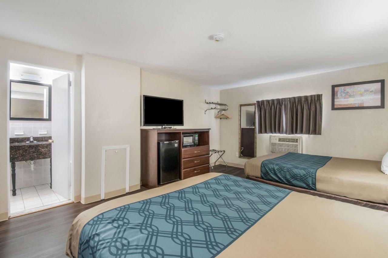  | Econo Lodge Mechanicsburg