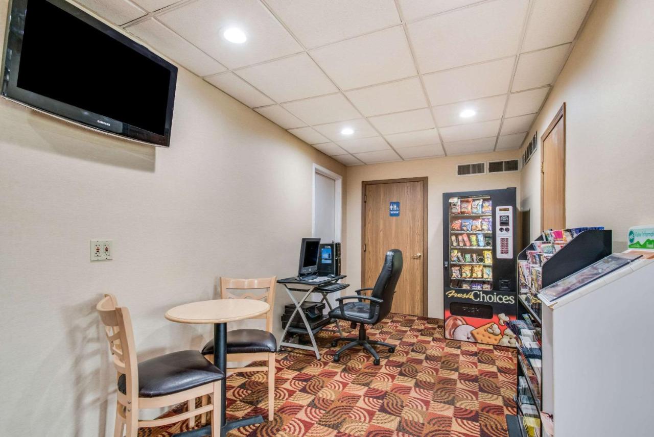  | Econo Lodge Mechanicsburg