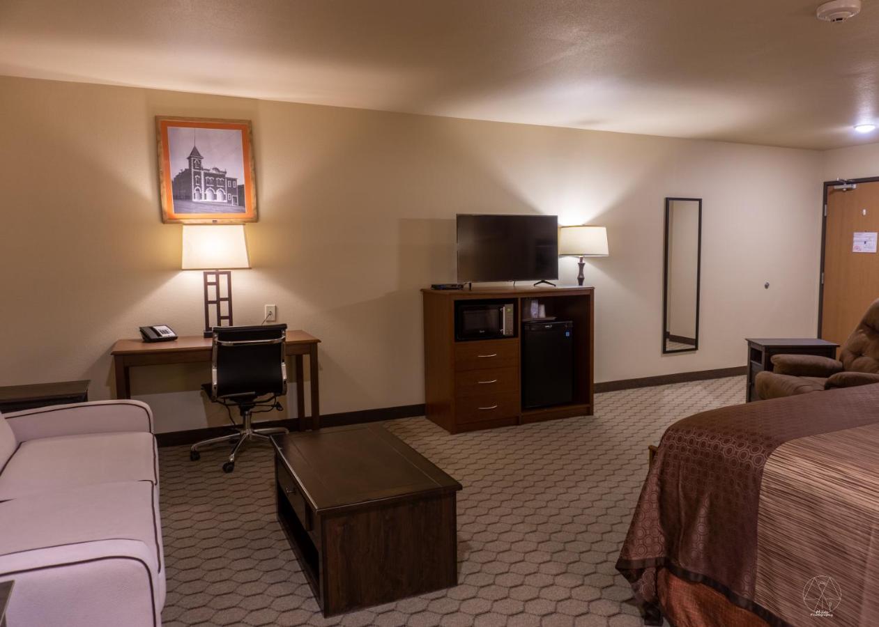 | Newcastle Lodge & Convention Center
