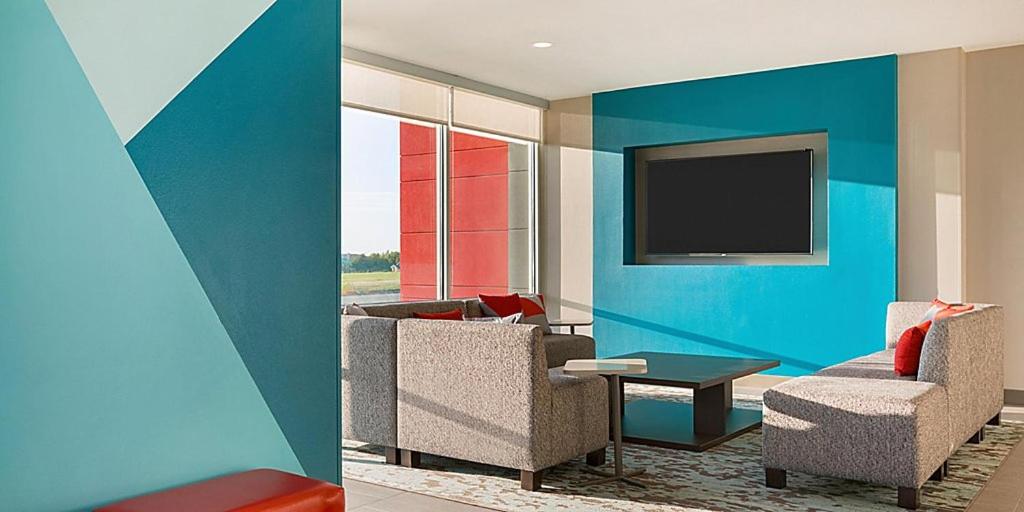 | avid hotels Fayetteville West