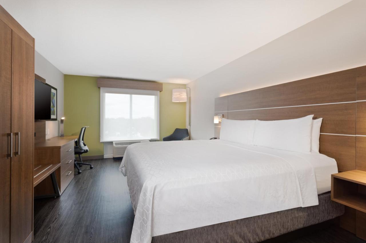  | Holiday Inn Express Hotel & Suites Largo-Clearwater