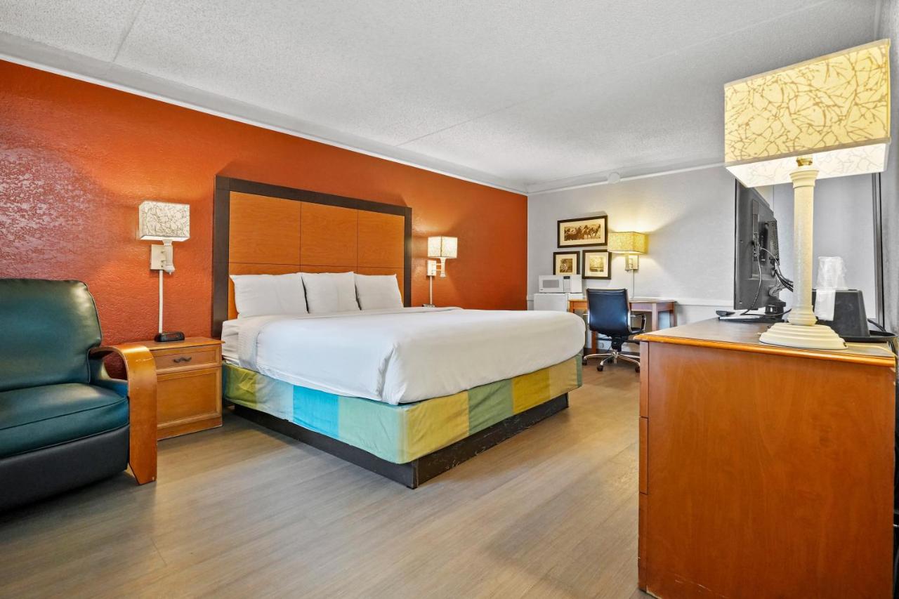 | La Quinta Inn by Wyndham Costa Mesa Orange County