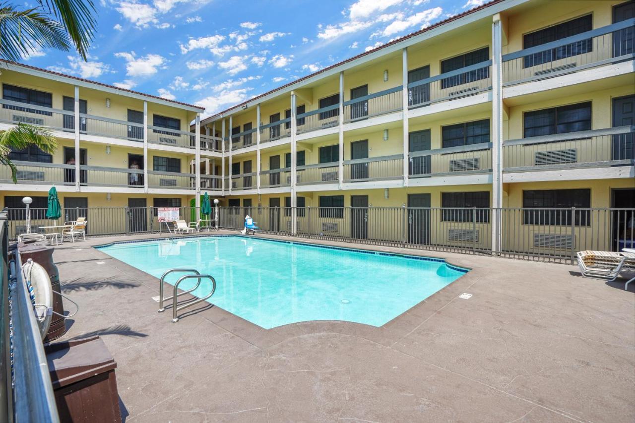 | La Quinta Inn by Wyndham Costa Mesa Orange County