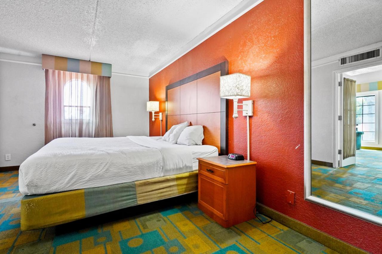 | La Quinta Inn by Wyndham Costa Mesa Orange County