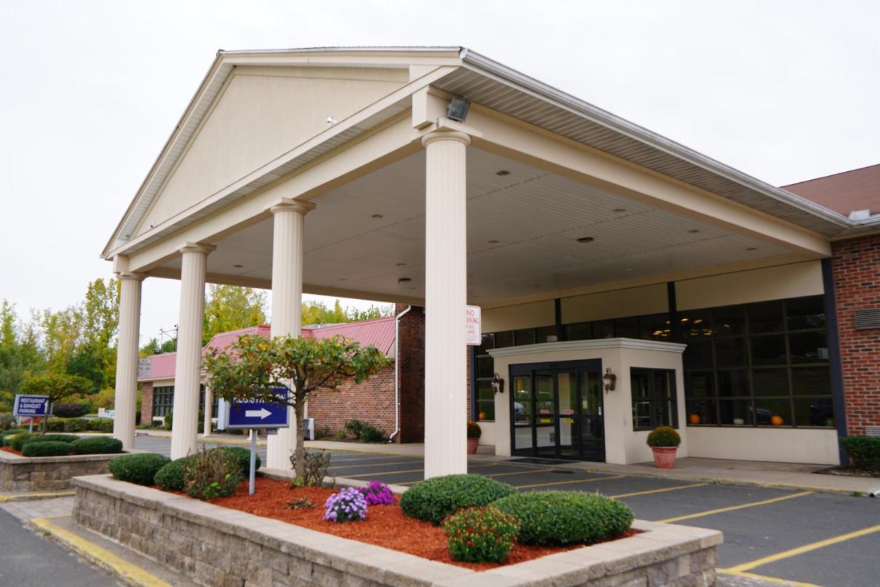 | Rodeway Inn & Suites Bradley Airport