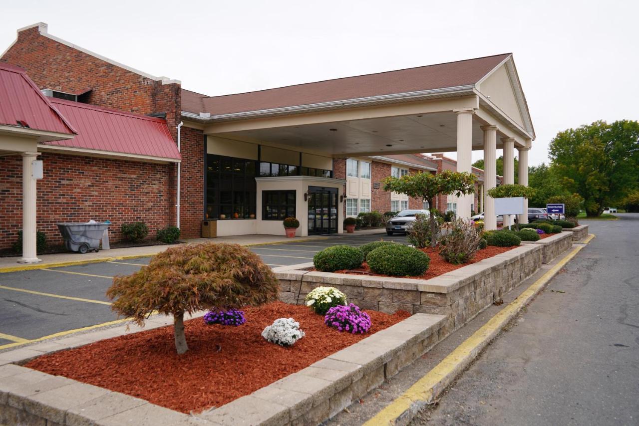  | Rodeway Inn & Suites Bradley Airport