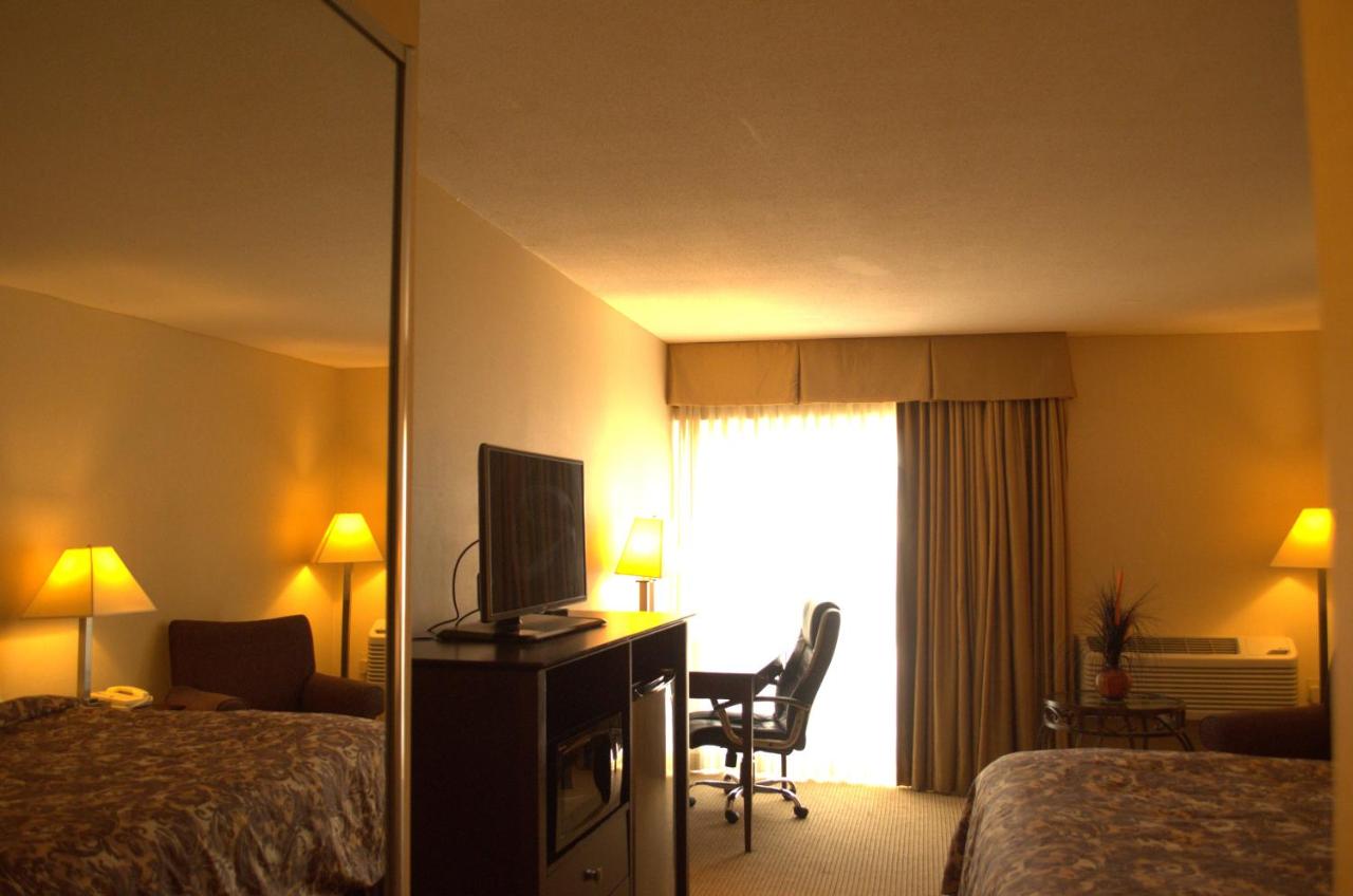 | Rodeway Inn & Suites Bradley Airport