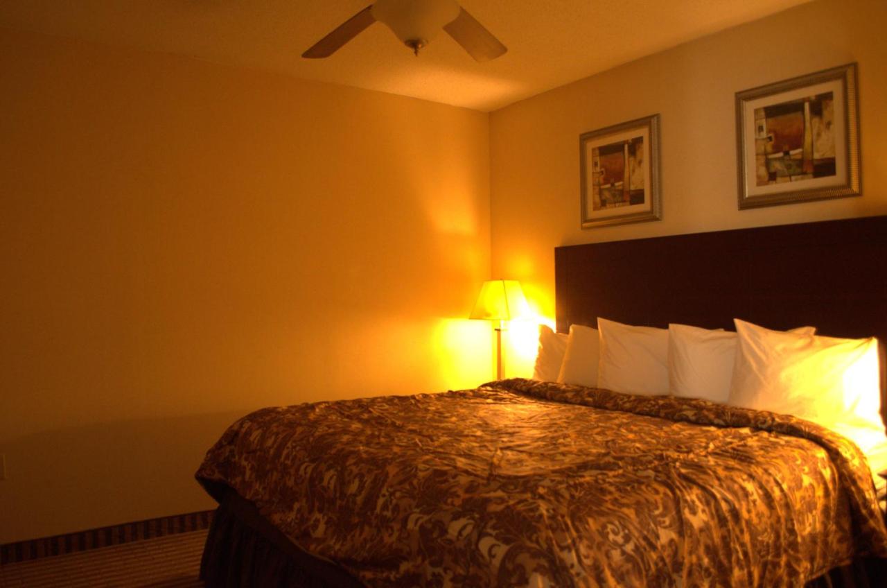 | Rodeway Inn & Suites Bradley Airport