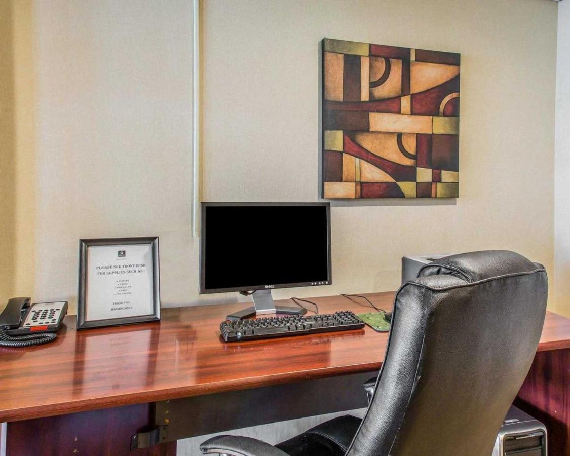 | Rodeway Inn & Suites Bradley Airport