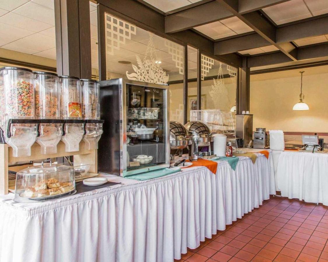 | Rodeway Inn & Suites Bradley Airport