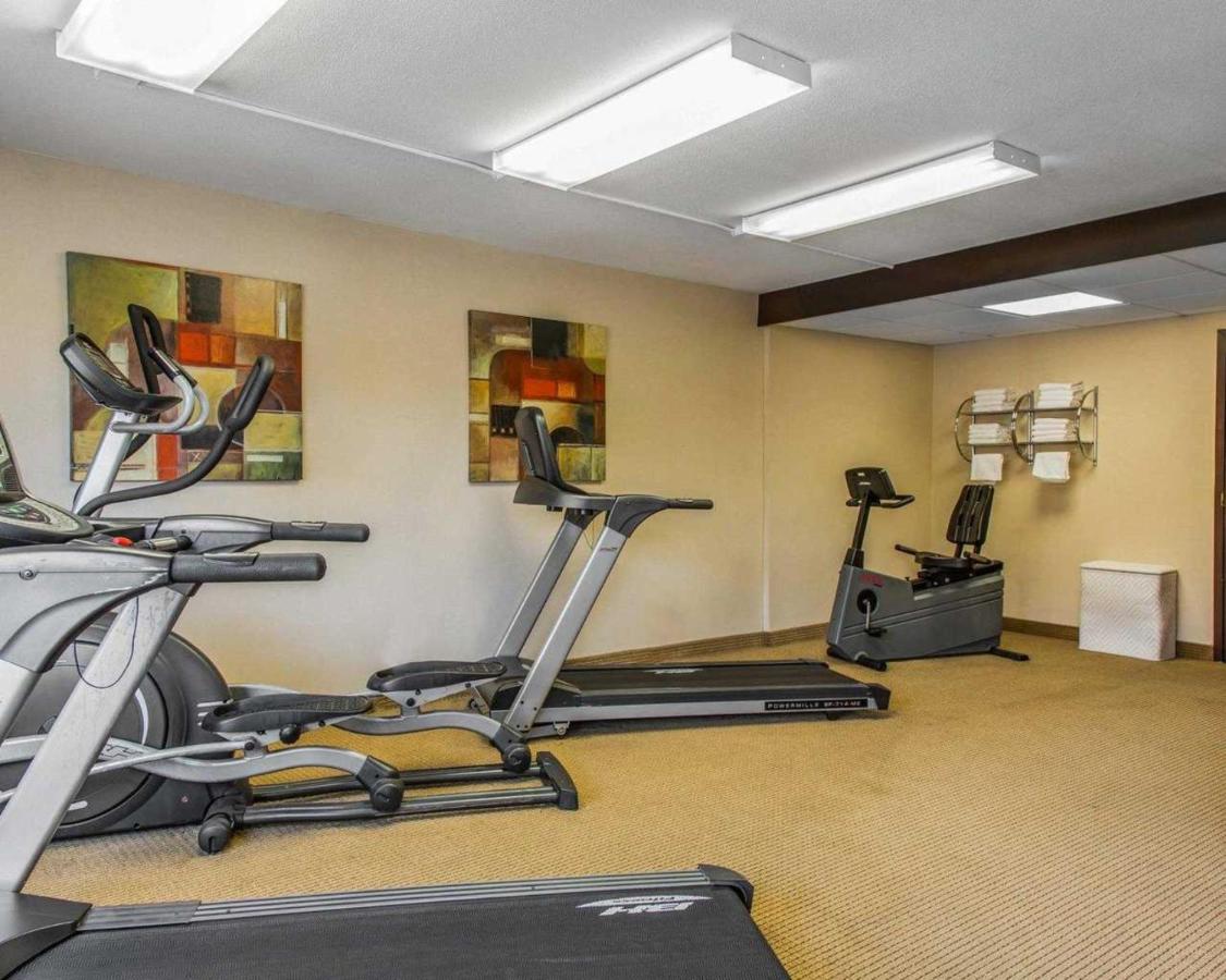 | Rodeway Inn & Suites Bradley Airport