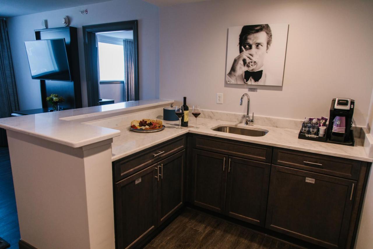 Two Bedroom King Double Queen Luxury Suite at Hotel Legends