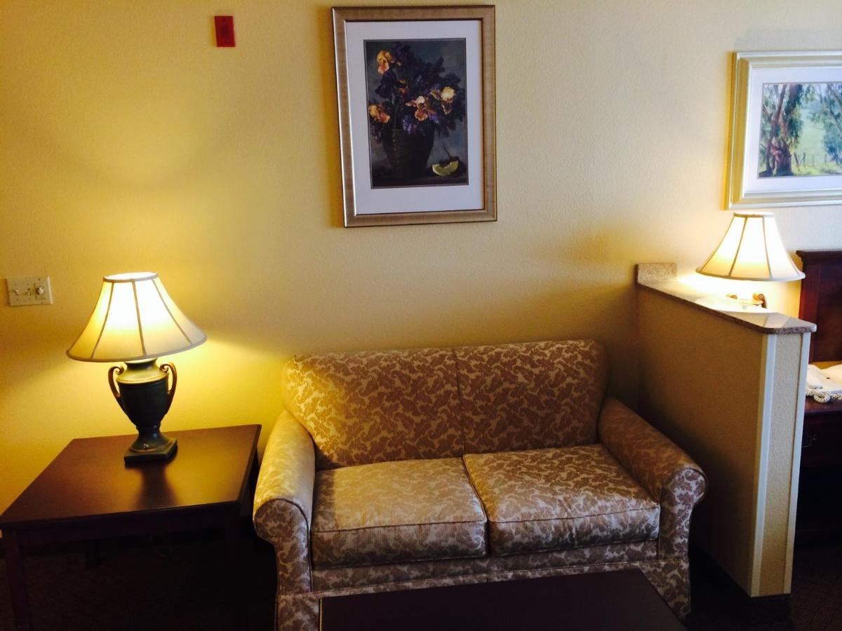 King Suite with Sofa Bed - Non-Smoking at Best Western Penn-Ohio Inn & Suites