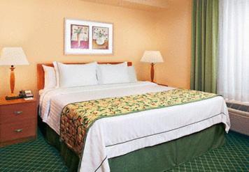 Deluxe King Room - Non-Smoking at Baymont by Wyndham Kalamazoo East
