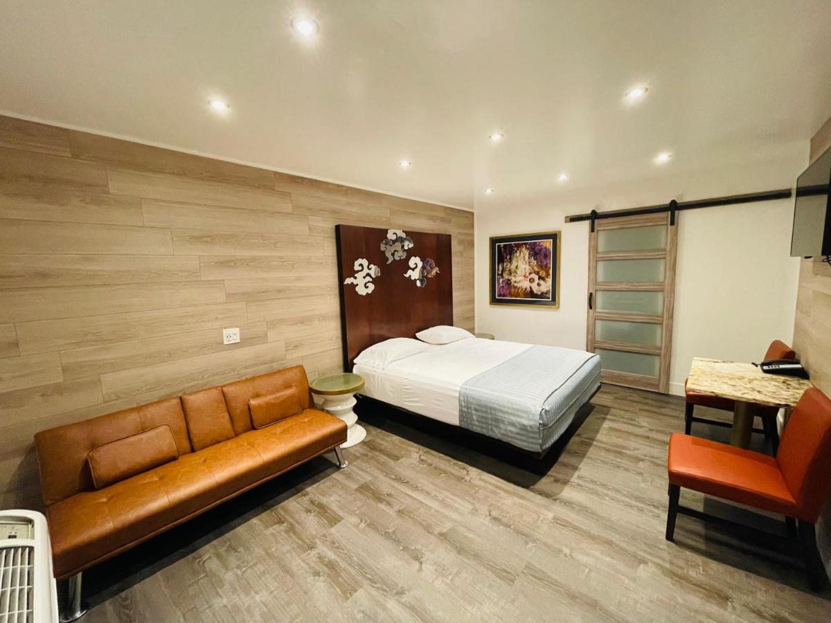 | Casa Blanca Inn & Suites Whittier