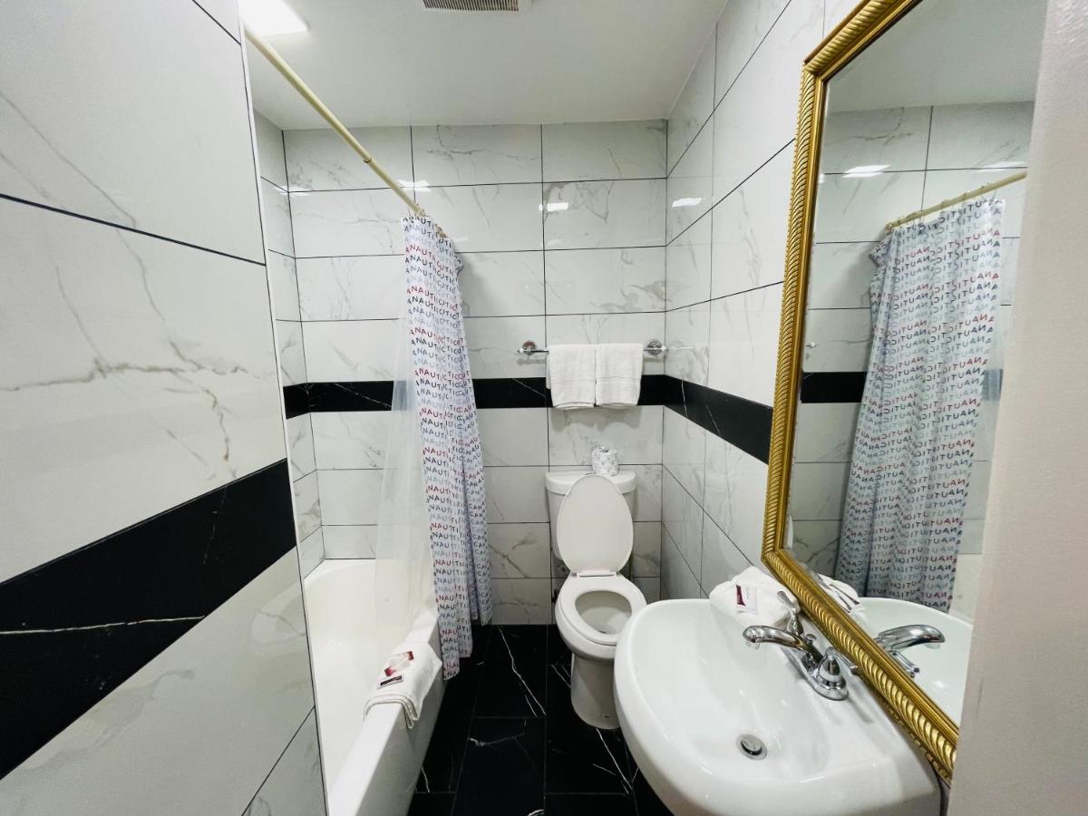 | Casa Blanca Inn & Suites Whittier