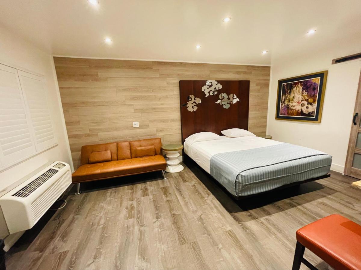 | Casa Blanca Inn & Suites Whittier