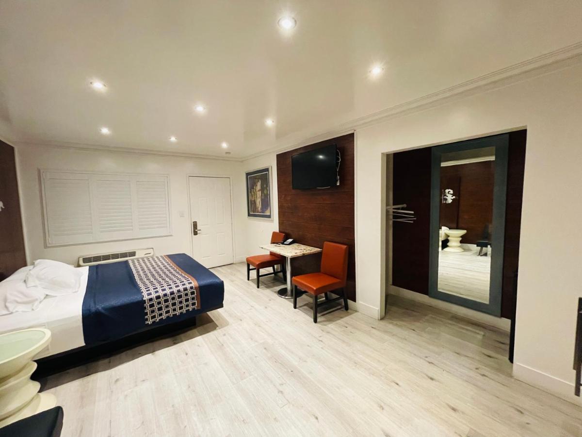 | Casa Blanca Inn & Suites Whittier