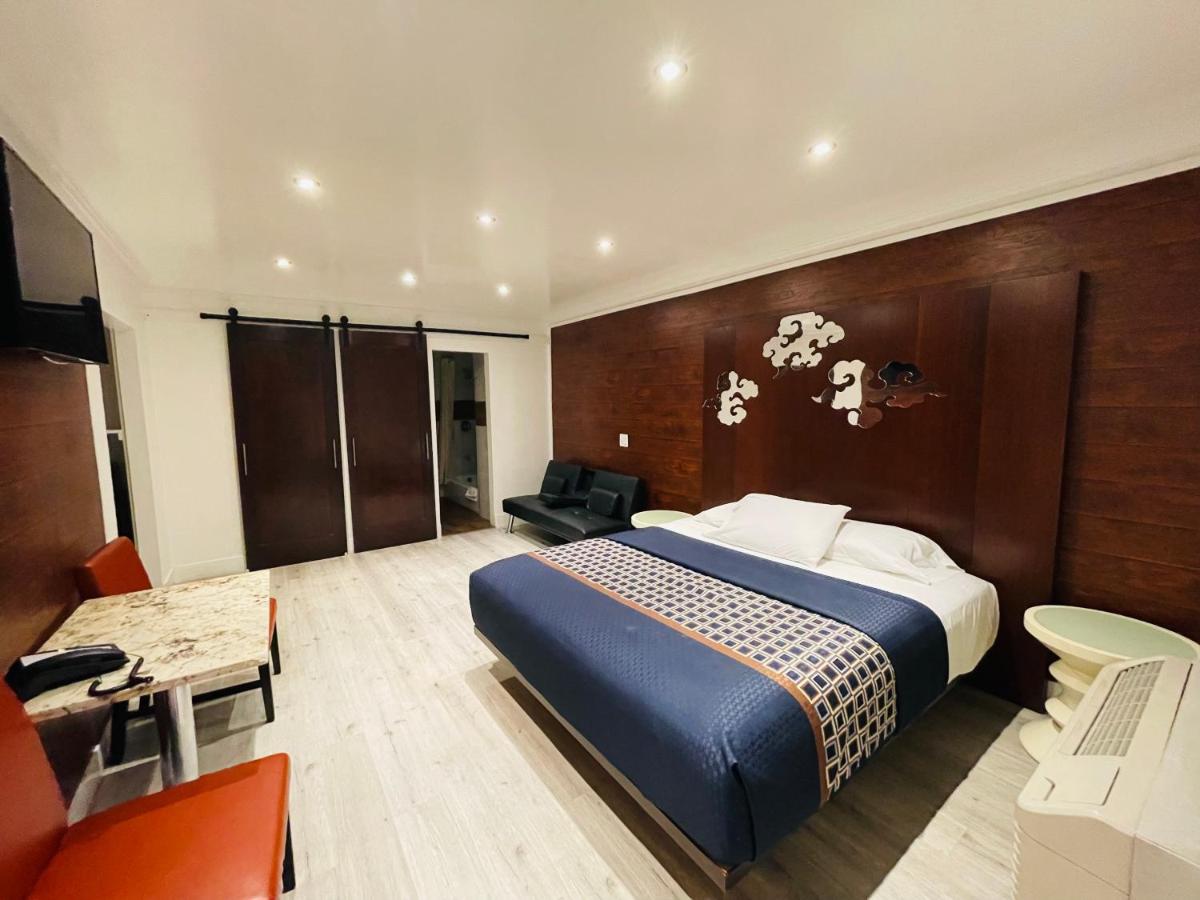 | Casa Blanca Inn & Suites Whittier