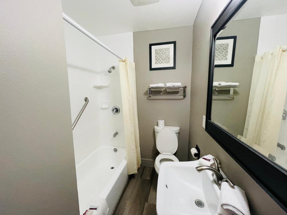 | Casa Blanca Inn & Suites Whittier