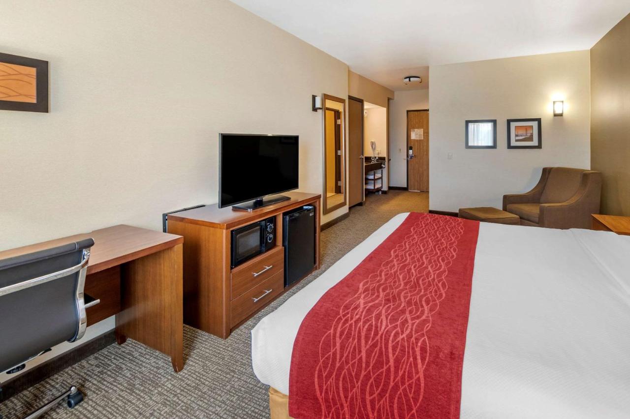 Superior King Room - Mobility Accessible/Non-Smoking at The Atrium Hotel