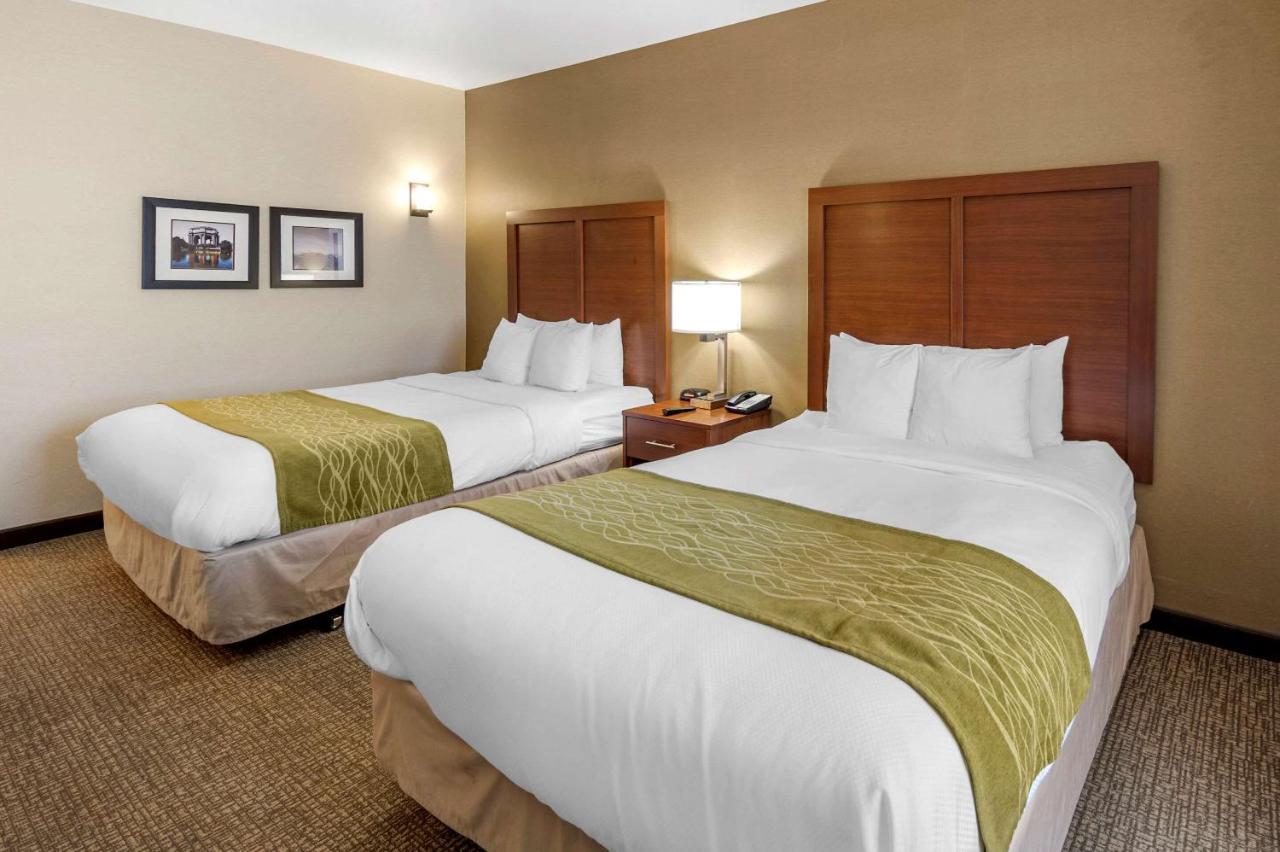 Queen Room with Two Queen Beds - Non-Smoking at The Atrium Hotel
