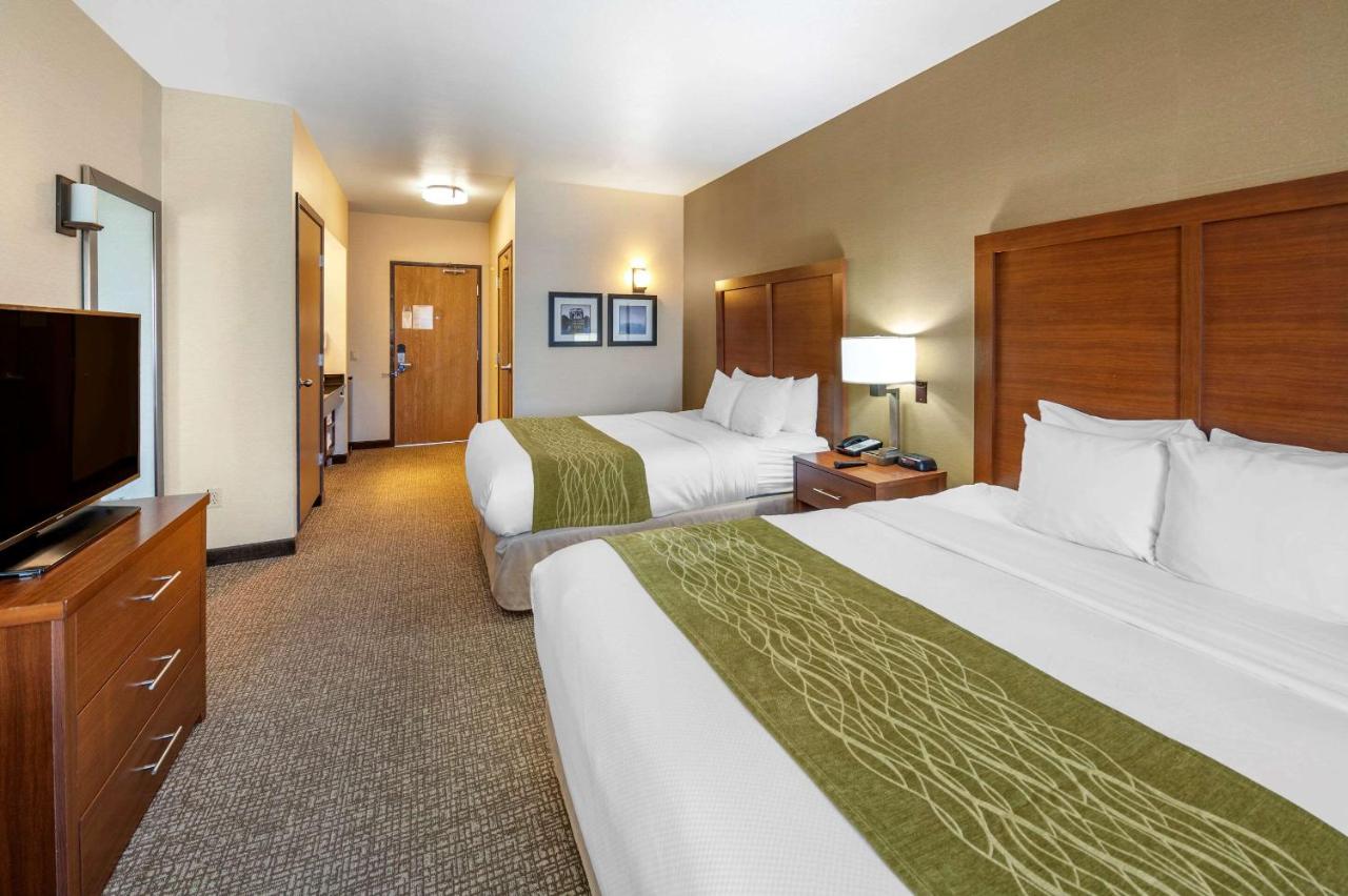 Queen Room with Two Queen Beds - Non-Smoking at The Atrium Hotel