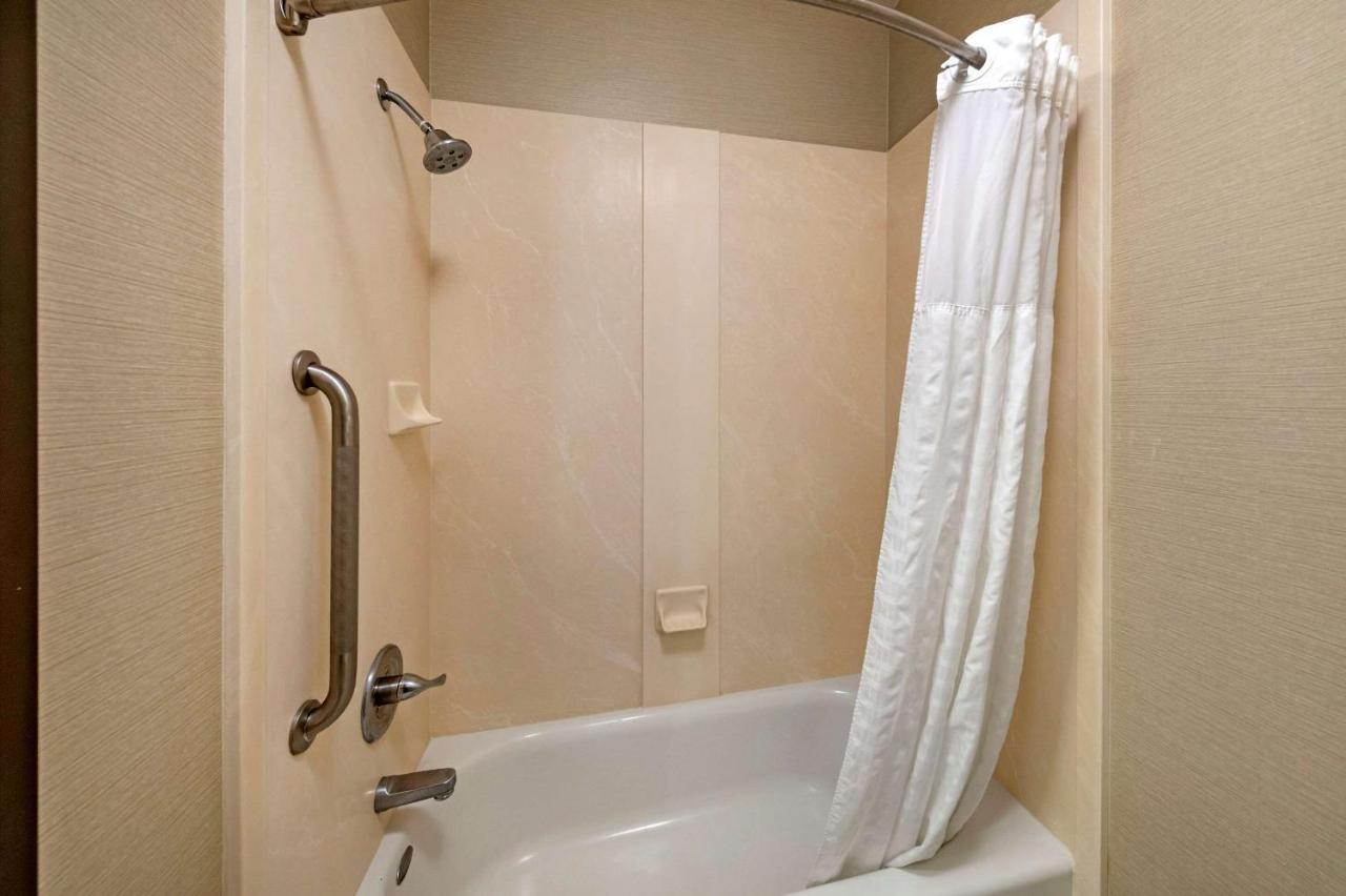 Queen Room with Two Queen Beds - Non-Smoking at The Atrium Hotel