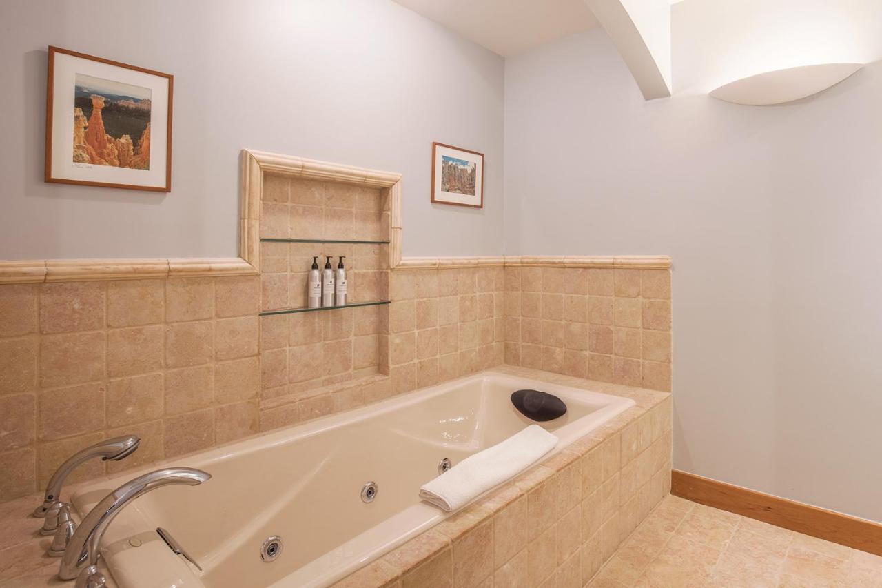 Two-Bedroom Apartment - Cascades A8 at Element 52, Auberge Collection