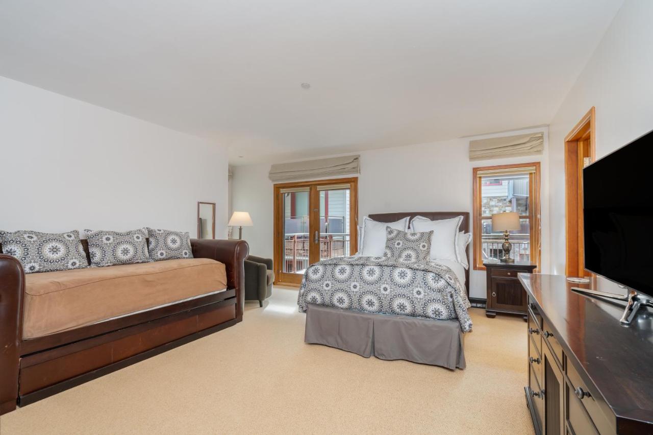 Three-Bedroom Apartment at Element 52, Auberge Collection