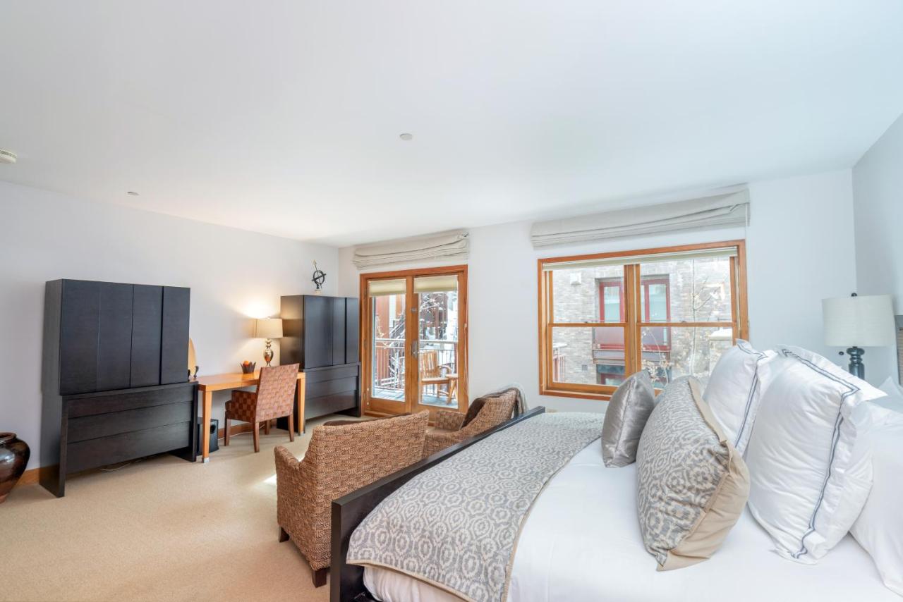 Three-Bedroom Apartment at Element 52, Auberge Collection
