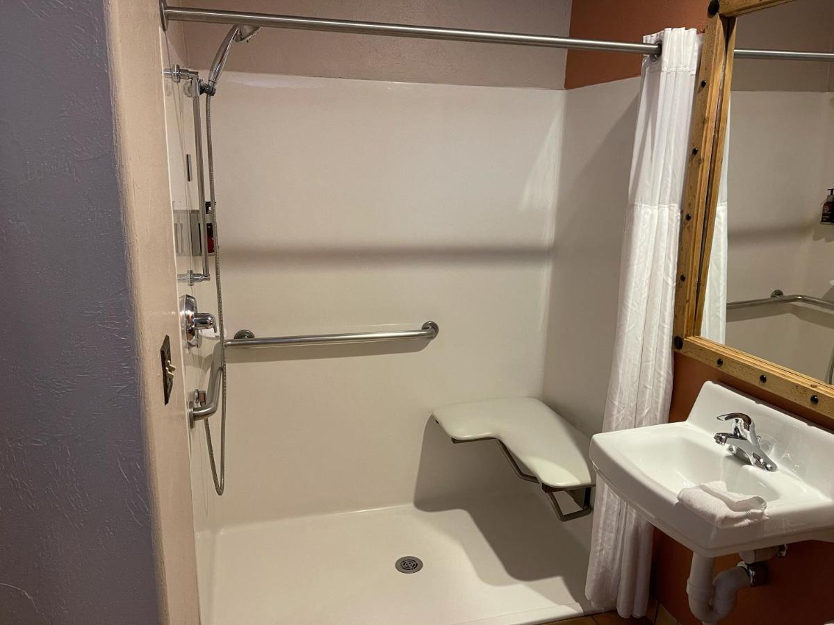 Foothills Grand King Accessible at Table Mountain Inn