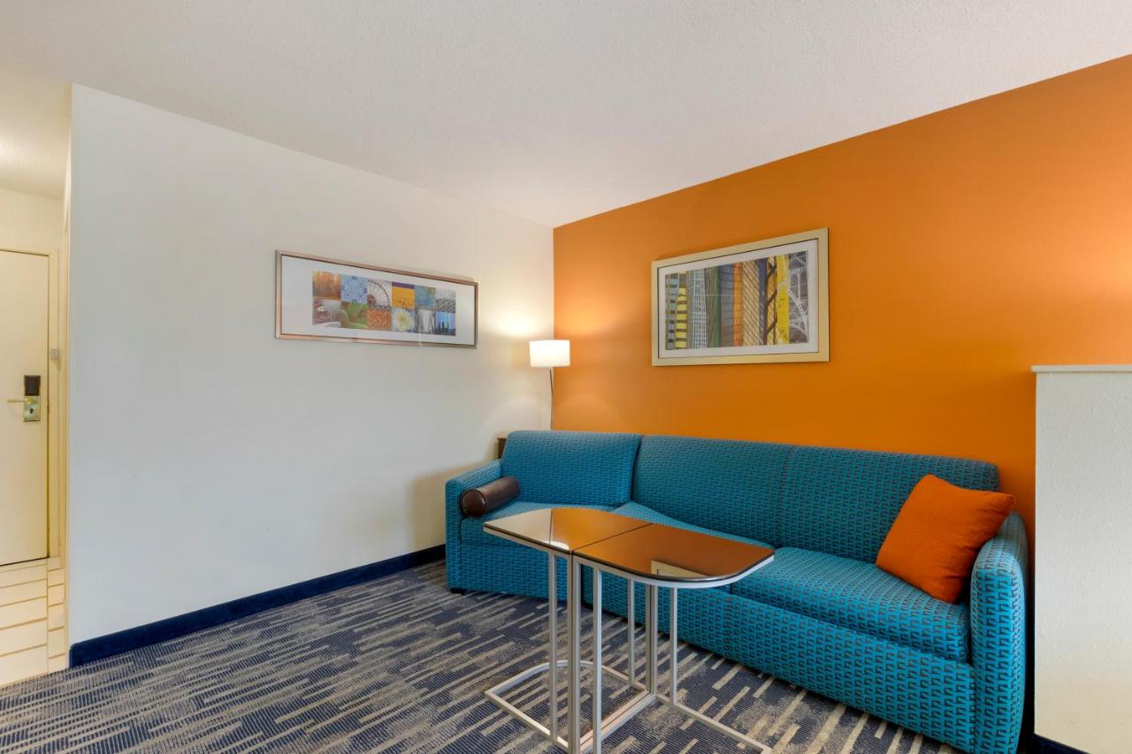 King Suite with Sofa Bed - Non-Smoking at Quality Inn & Suites Keokuk North