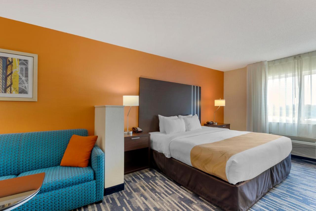 King Suite with Sofa Bed - Non-Smoking at Quality Inn & Suites Keokuk North