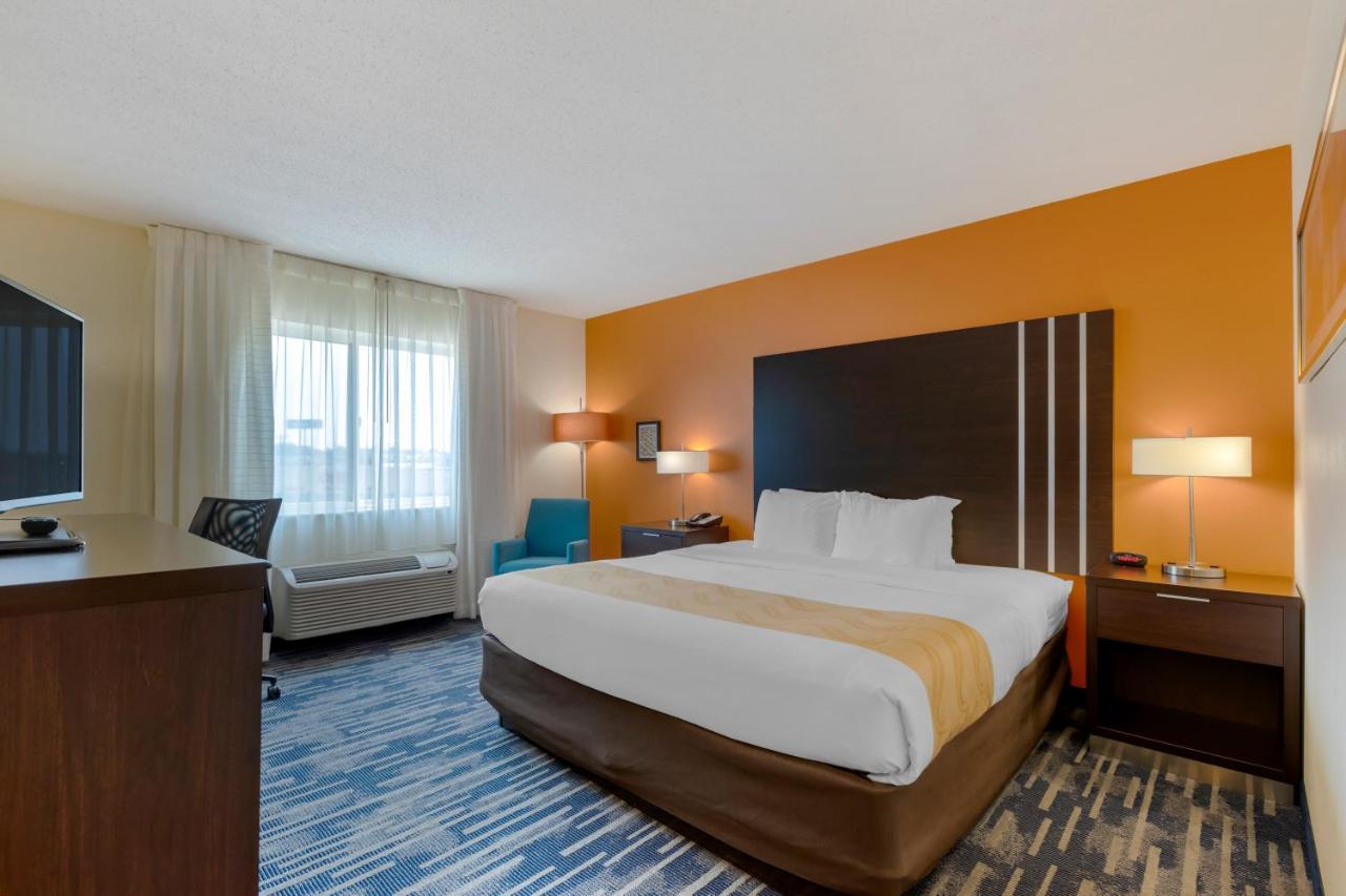 King Room - Non-Smoking at Quality Inn & Suites Keokuk North