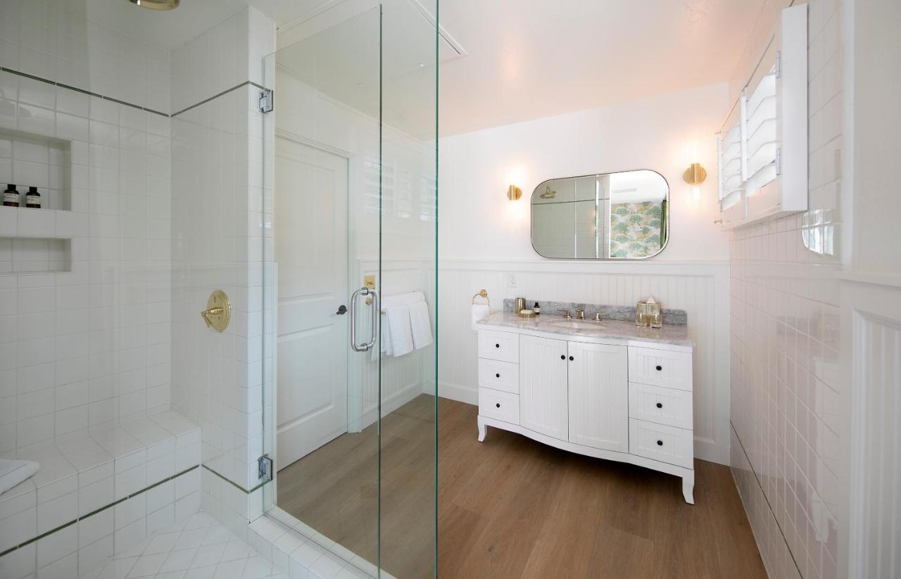Deluxe King Room at The Colony Palms Hotel and Bungalows - Adults Only