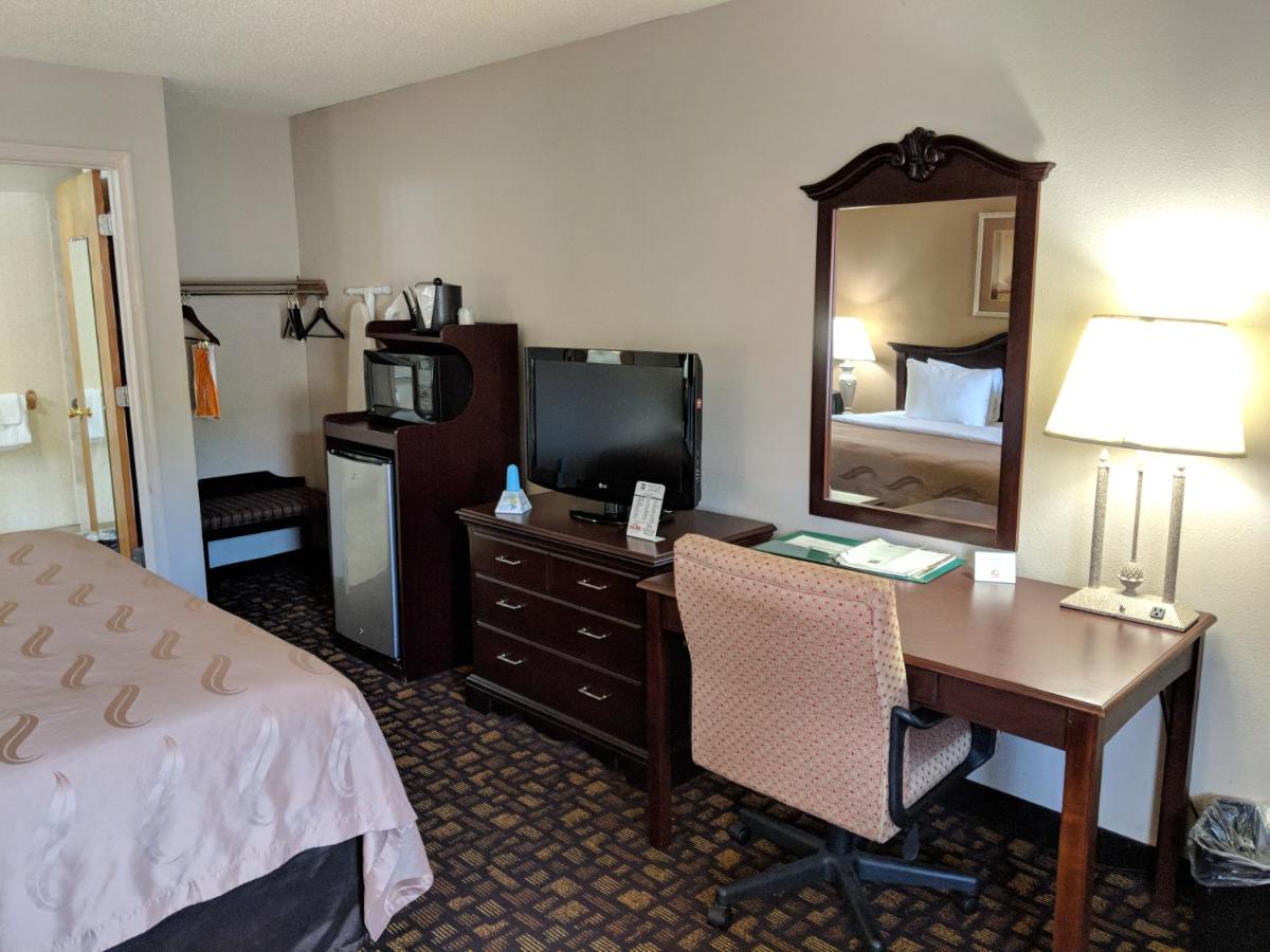 King Room - Mobility Accessible/Non-Smoking at Quality Inn Salem - I-81