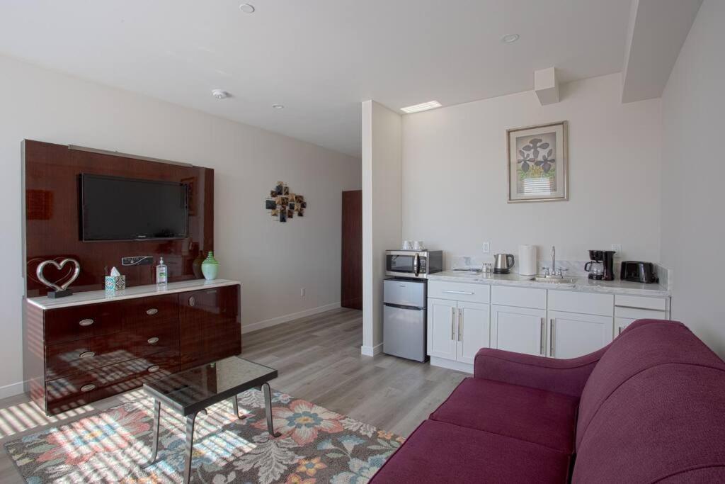 | Luxurious Design One Bedroom Apt near Balboa Park