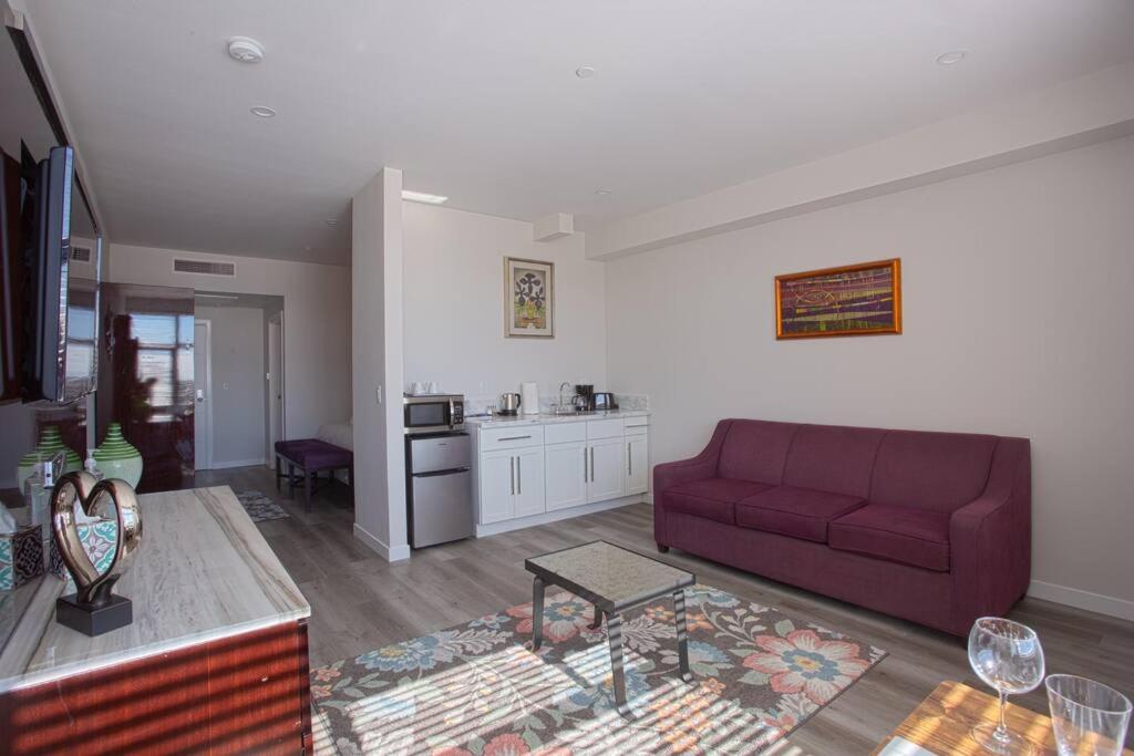 | Luxurious Design One Bedroom Apt near Balboa Park