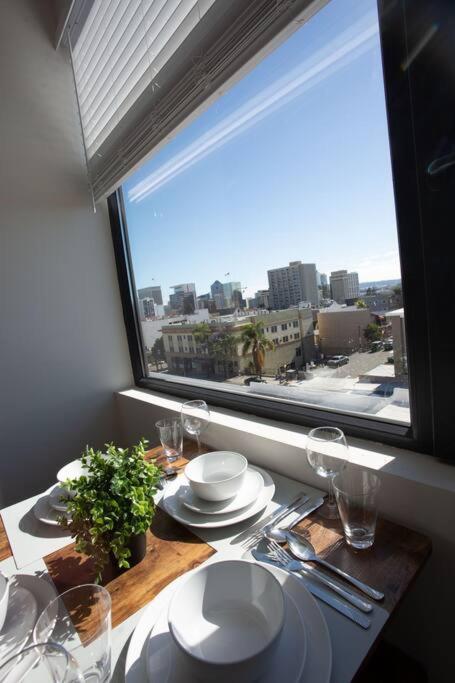| Luxurious Design One Bedroom Apt near Balboa Park