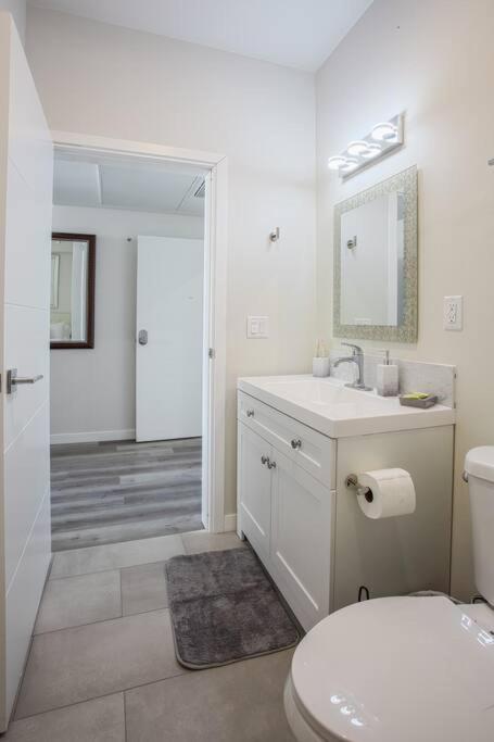 | Luxurious Design One Bedroom Apt near Balboa Park