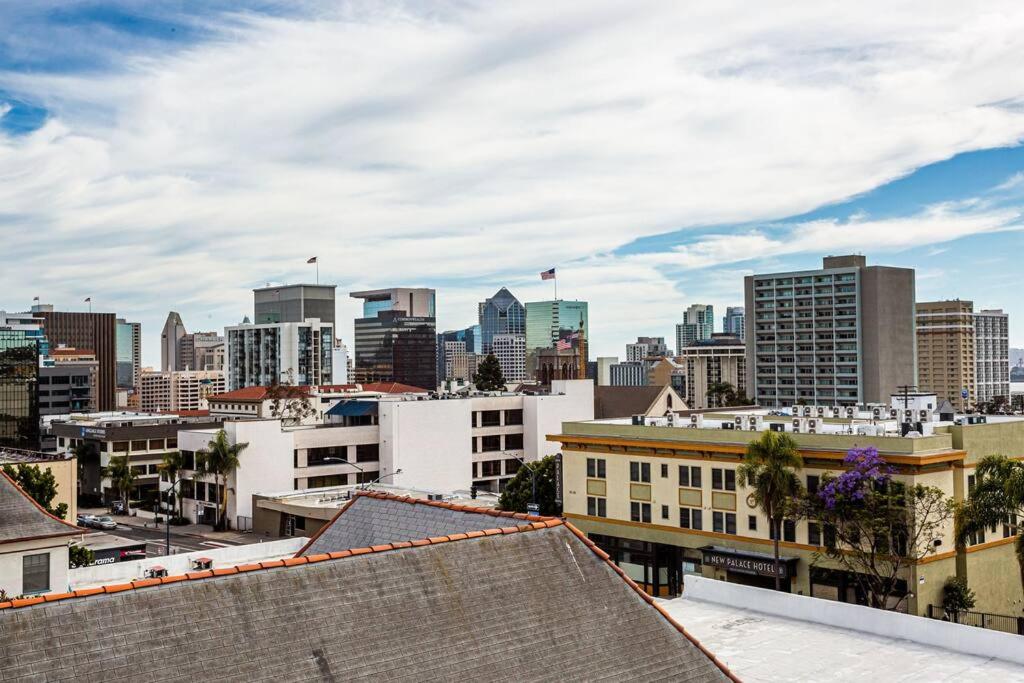 | Luxurious Design One Bedroom Apt near Balboa Park