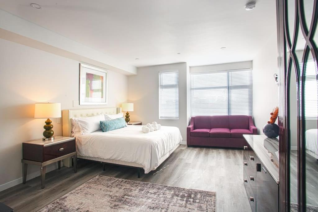 | Luxurious Studio in Heart of San Diego w Cali King