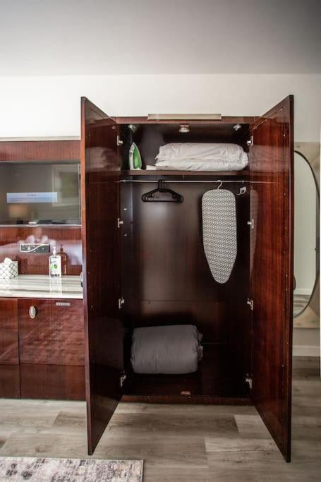 | Luxurious Studio in Heart of San Diego w Cali King