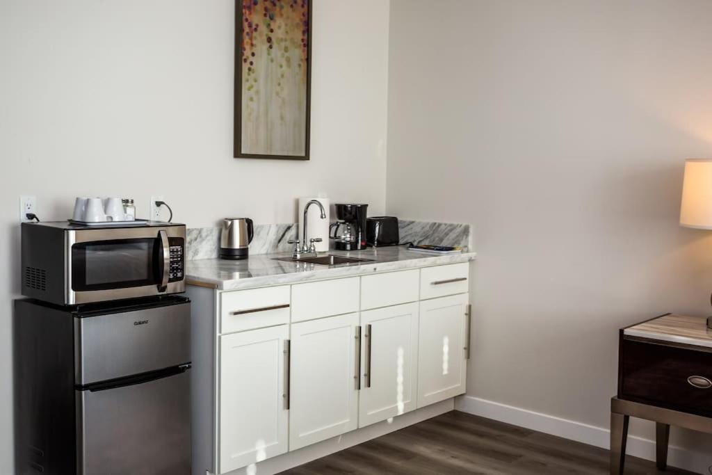 | Luxurious Studio in Heart of San Diego w Cali King