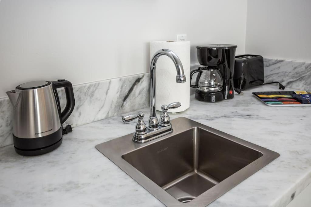 | Luxurious Studio in Heart of San Diego w Cali King